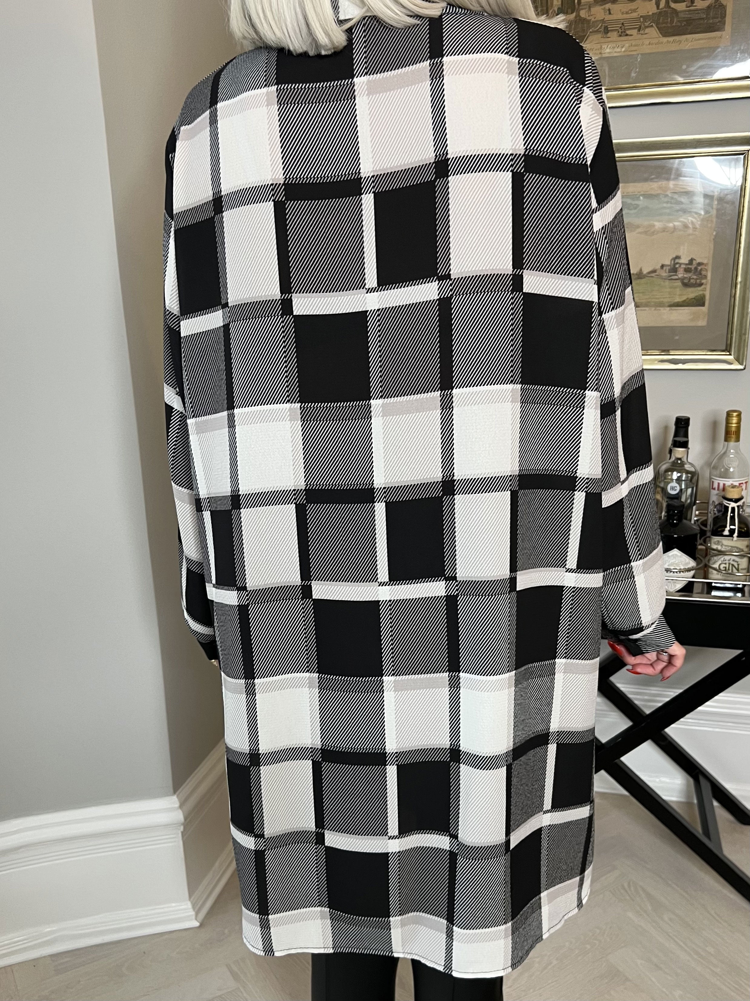 Felippa - Fin plus size skjortekjole i ternet stof